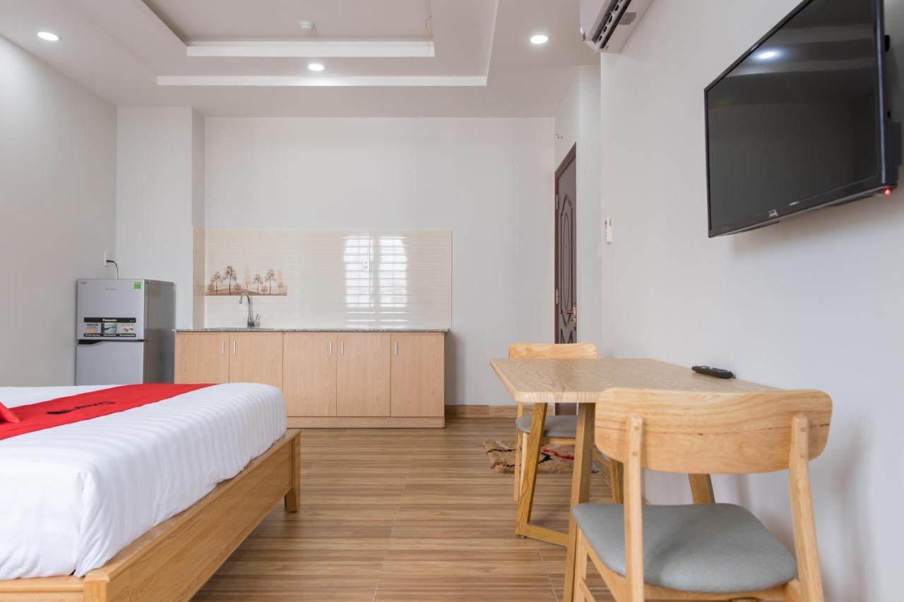 Reddoorz Premium Near E-Town Hotel Ho Chi Minh City Exterior photo