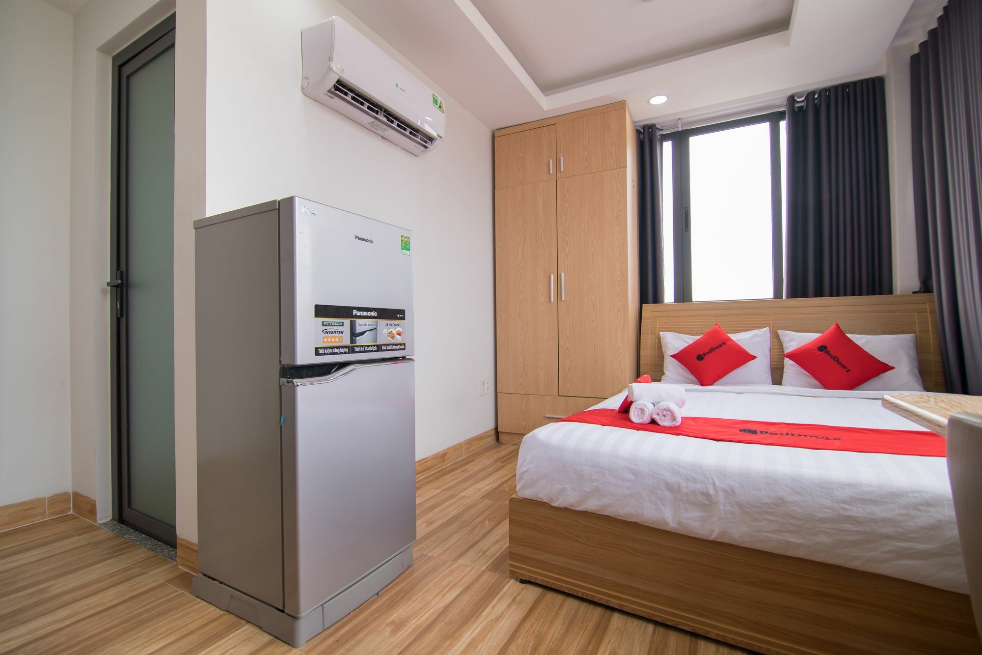 Reddoorz Premium Near E-Town Hotel Ho Chi Minh City Exterior photo